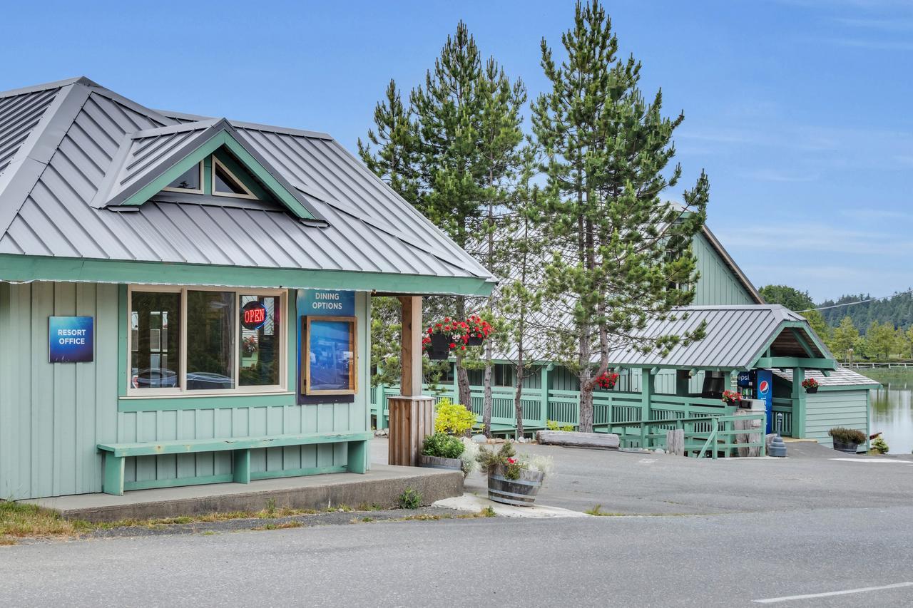 Canadian Princess Lodge & Marina Ucluelet Exterior foto